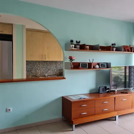 Fantastic 3 Bedroom Apartment, 300m To The Sea