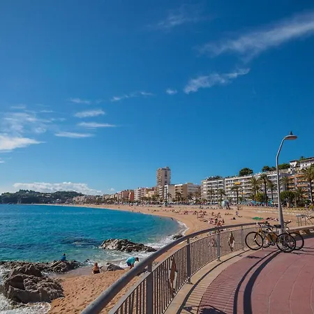Fantastic 3 Bedroom Apartment, 300m To The Sea Apartament Lloret de Mar