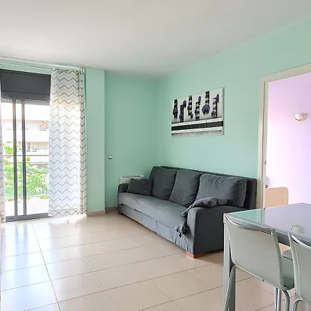 Fantastic 3 Bedroom Apartment, 300m To The Sea Apartament