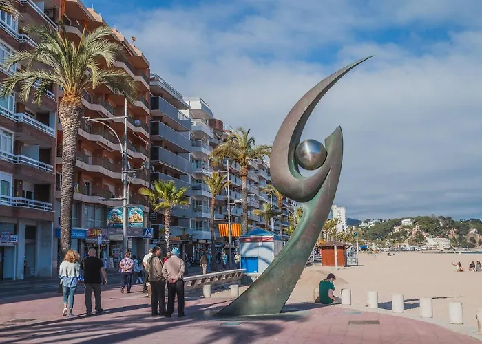 Fantastic 3 Bedroom Apartment, 300m To The Sea