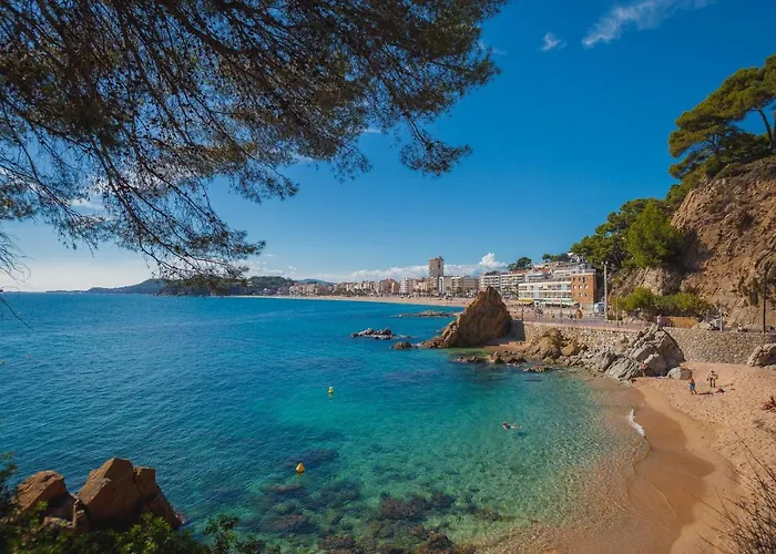 Fantastic 3 Bedroom Apartment, 300m To The Sea *