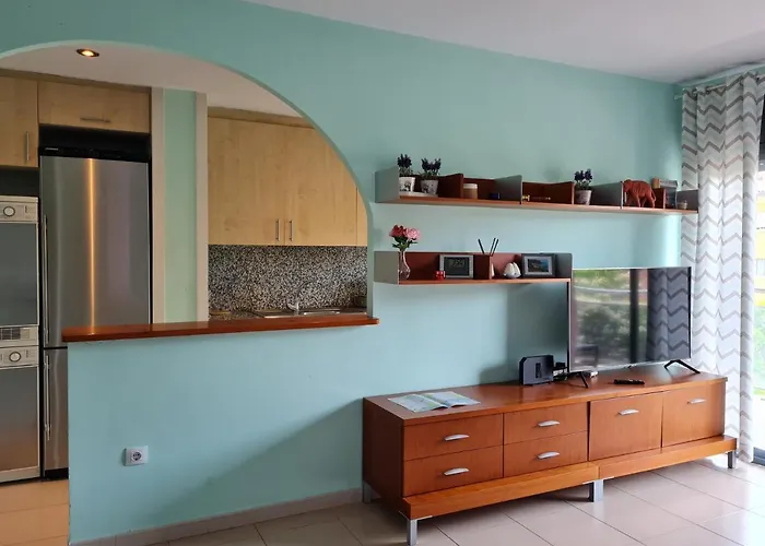 Fantastic 3 Bedroom Apartment, 300m To The Sea