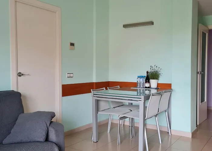 Fantastic 3 Bedroom Apartment, 300m To The Sea Lejlighed *