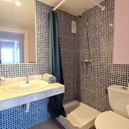 Fantastic 3 Bedroom Apartment, 300m To The Sea リョレート・デ・マル